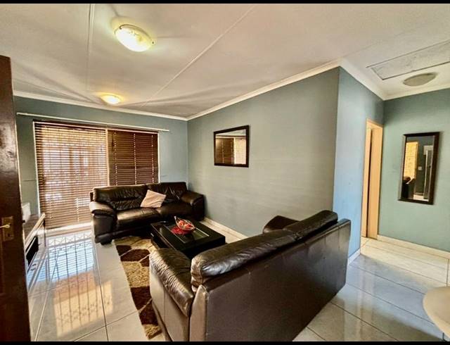 2 BEDROOM APARTMENT FOR SALE IN SYLVIAVALE